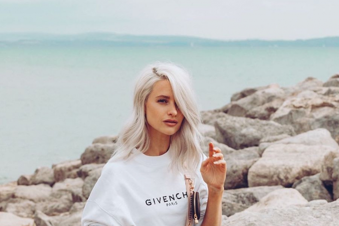 Brunette hos frisøren? Denne trendy blond kan brutalt lægge år til dig