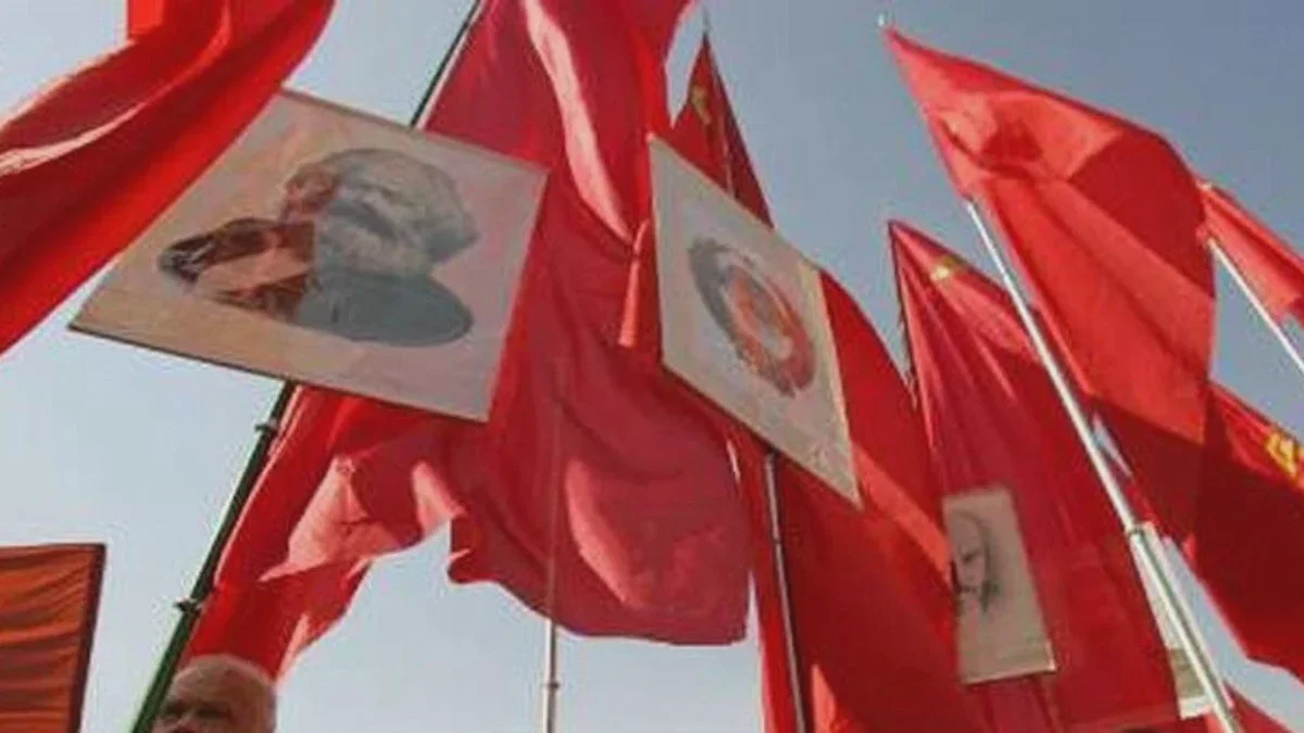 Kammerater fra hele verden nød luksus i Moskva. De hyldede Putins aggression