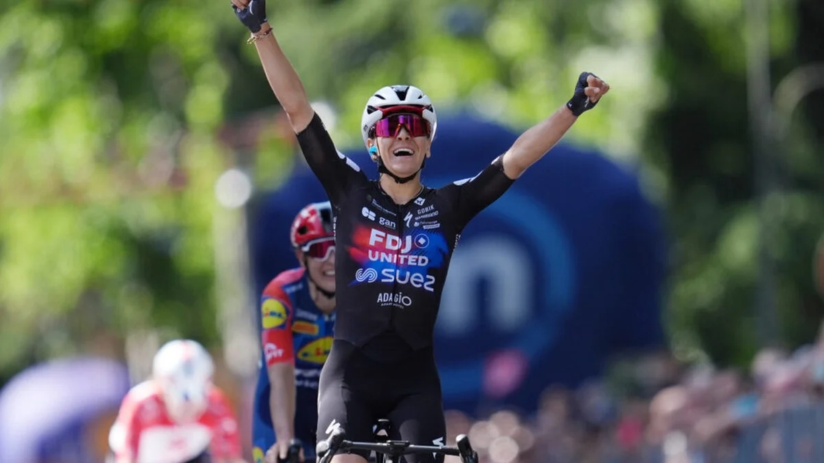 Célia Gery tager spurtsejr i Giro d’Italia femminile. Pegolo på podiet. Longo Borghini vinder terræn