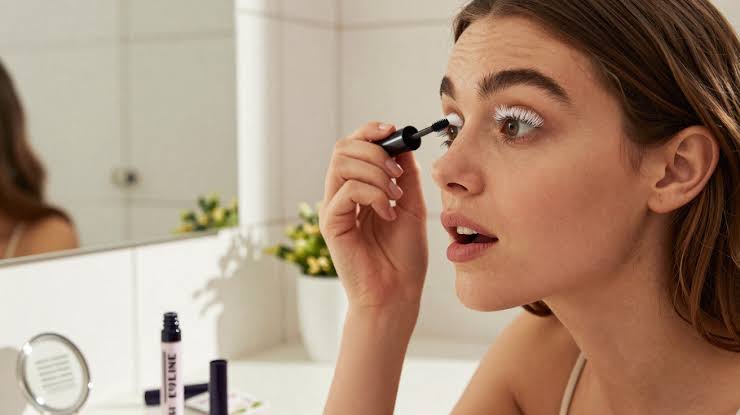 Mascara-primeren, der skaber effekten af falske vipper