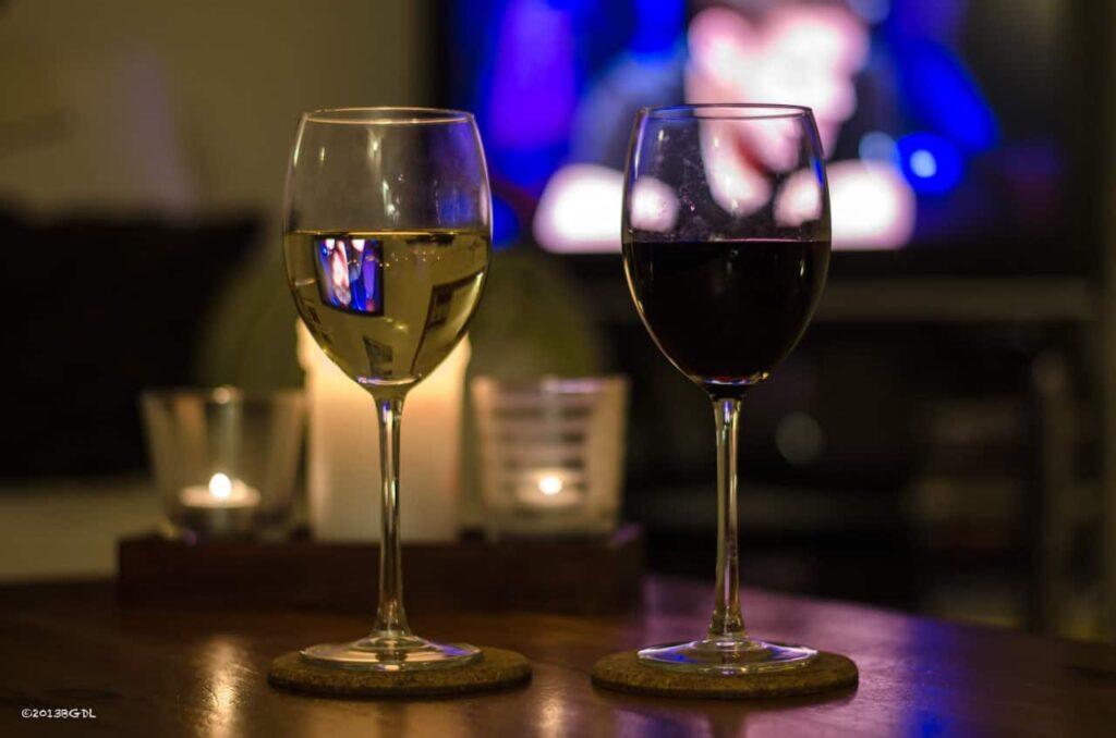 Hvor længe holder åbnet vin: rødvin, hvidvin og champagne under luppen