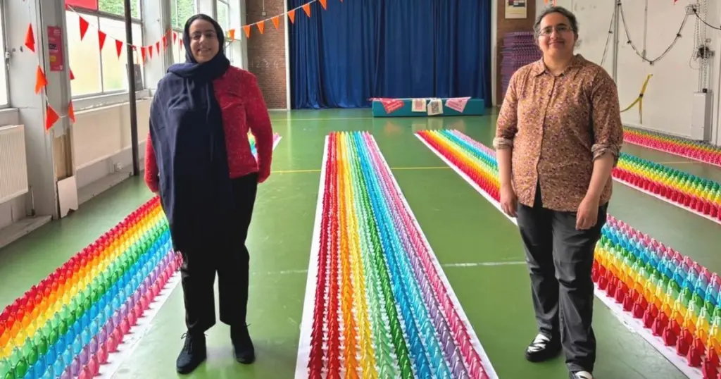 5.000 origami-pingviner i Haag: Søstre vil knuse verdensrekorden i juli